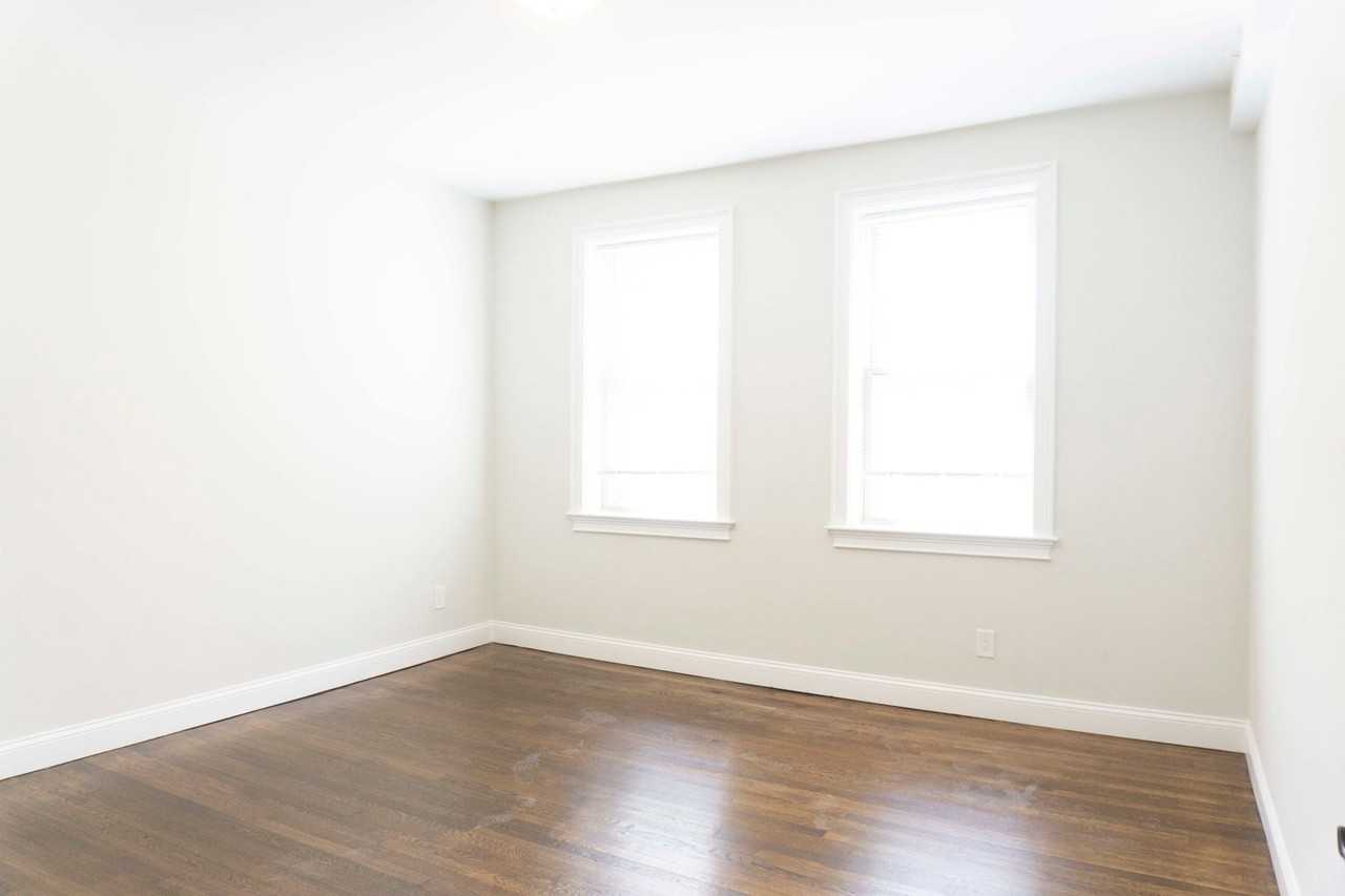 2017 Commonwealth Ave - Photo 2 of 8