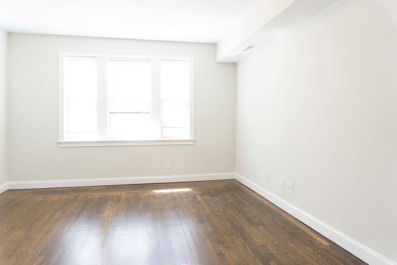 2017 Commonwealth Ave - Photo 3 of 8