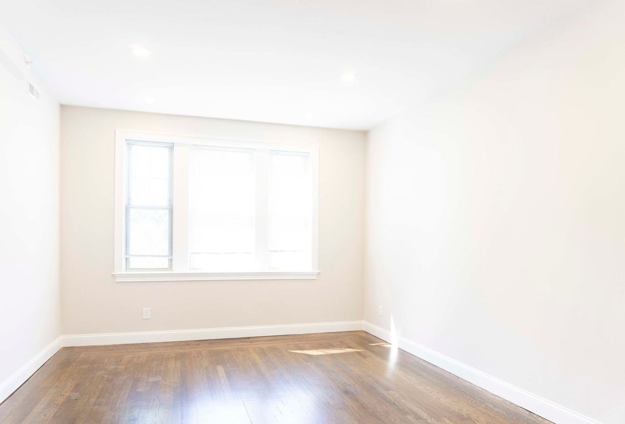 2017 Commonwealth Ave - Photo 4 of 8