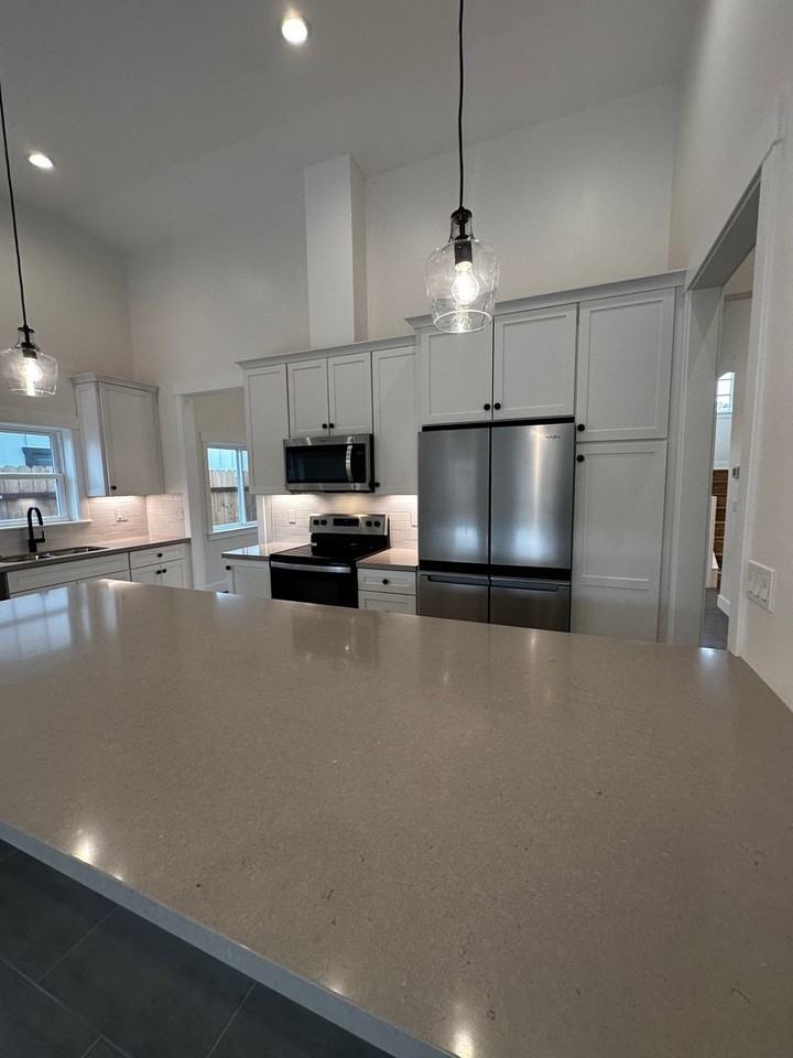 795 Pivot Pl - Photo 2 of 36