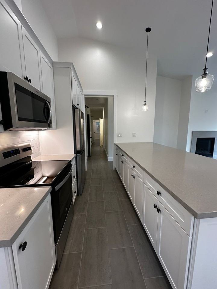 795 Pivot Pl - Photo 3 of 36