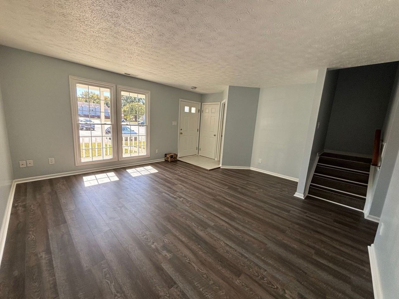 119 Sterling Ct - Photo 3 of 27