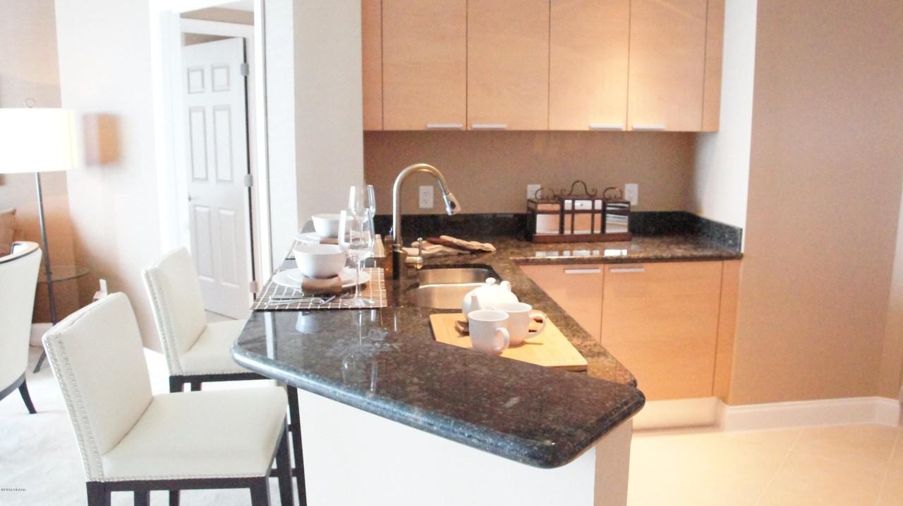 231 Riverside Drive #1605-1 - Photo 7 of 30