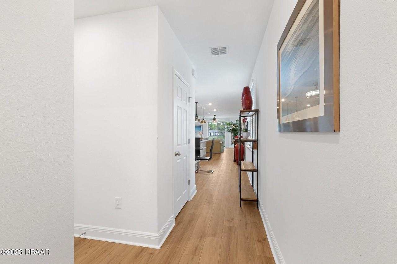 136 Links Terrace Boulevard - Photo 6 of 41