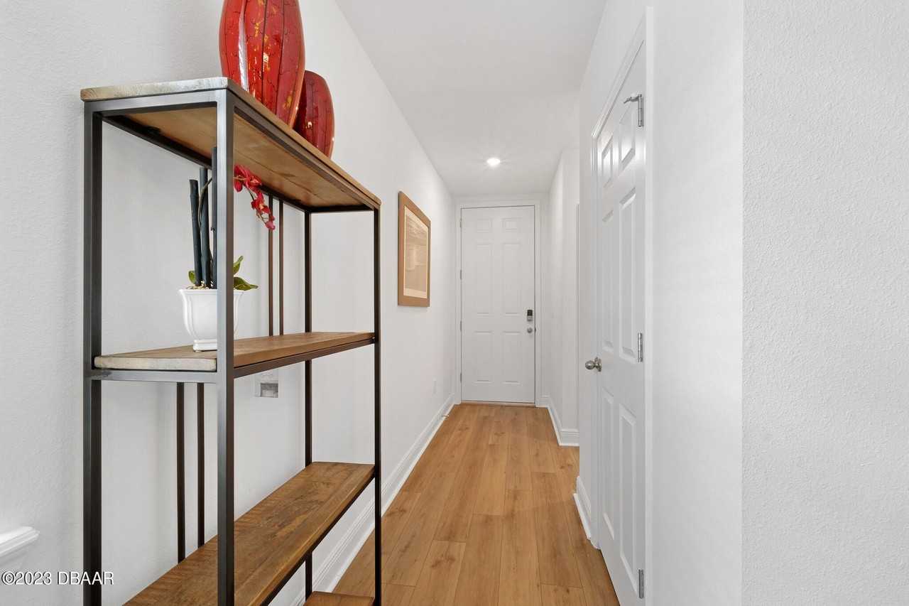 136 Links Terrace Boulevard - Photo 7 of 41