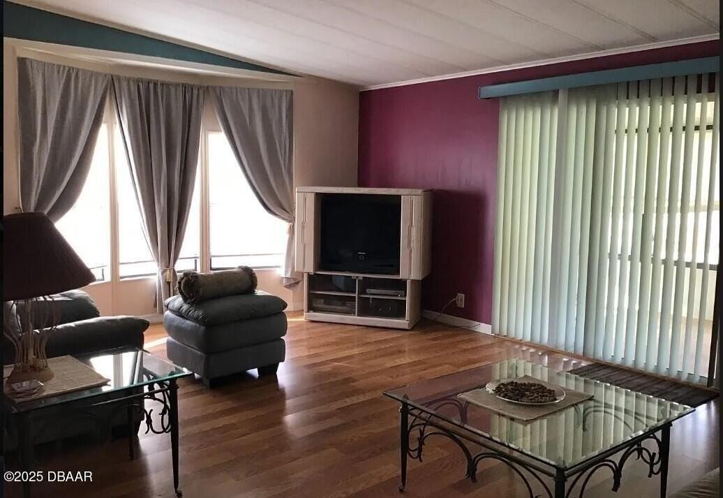 340 Windsor Dr - Photo 4 of 19