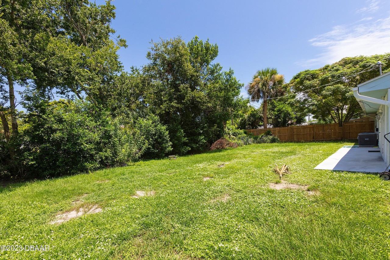 489 Wiltshire Boulevard - Photo 5 of 40