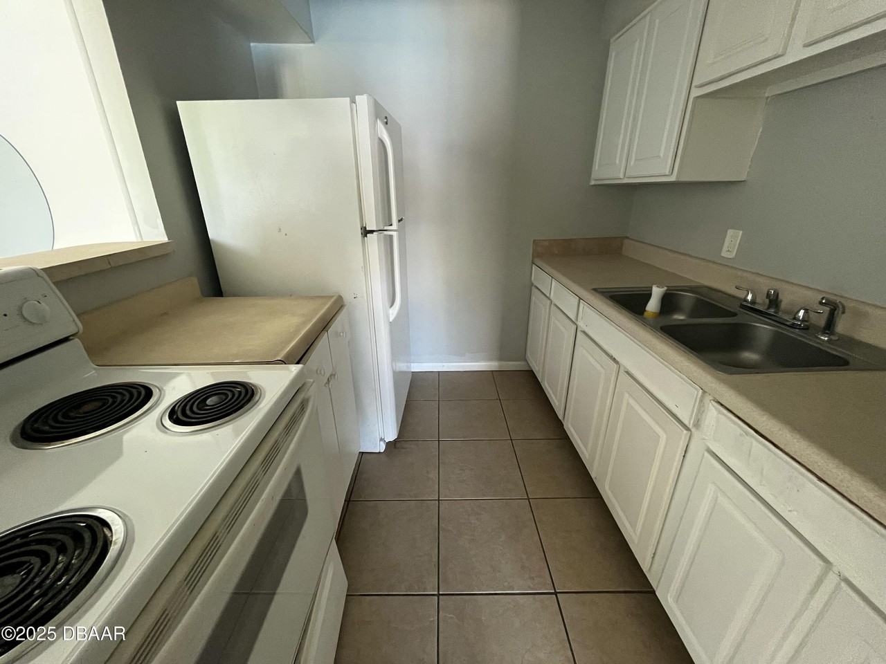 1850 South Park Avenue #A24 - Photo 5 of 9