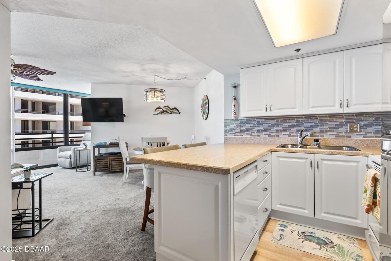 3023 S Atlantic Ave Apt 702 #702 - Photo 7 of 24