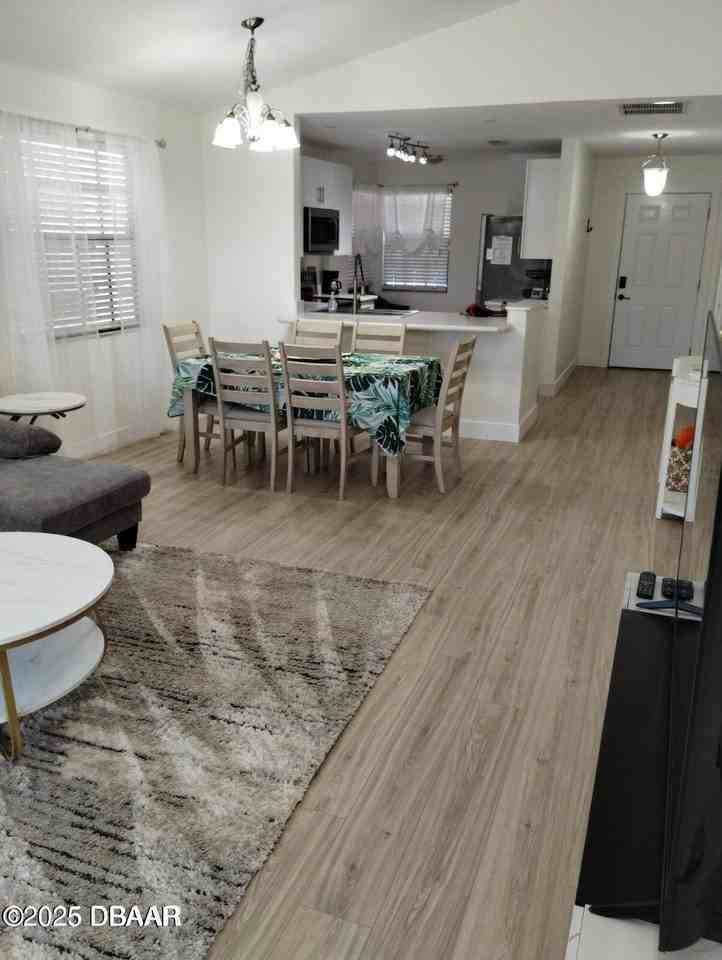 962 Stonybrook Cir - Photo 4 of 15