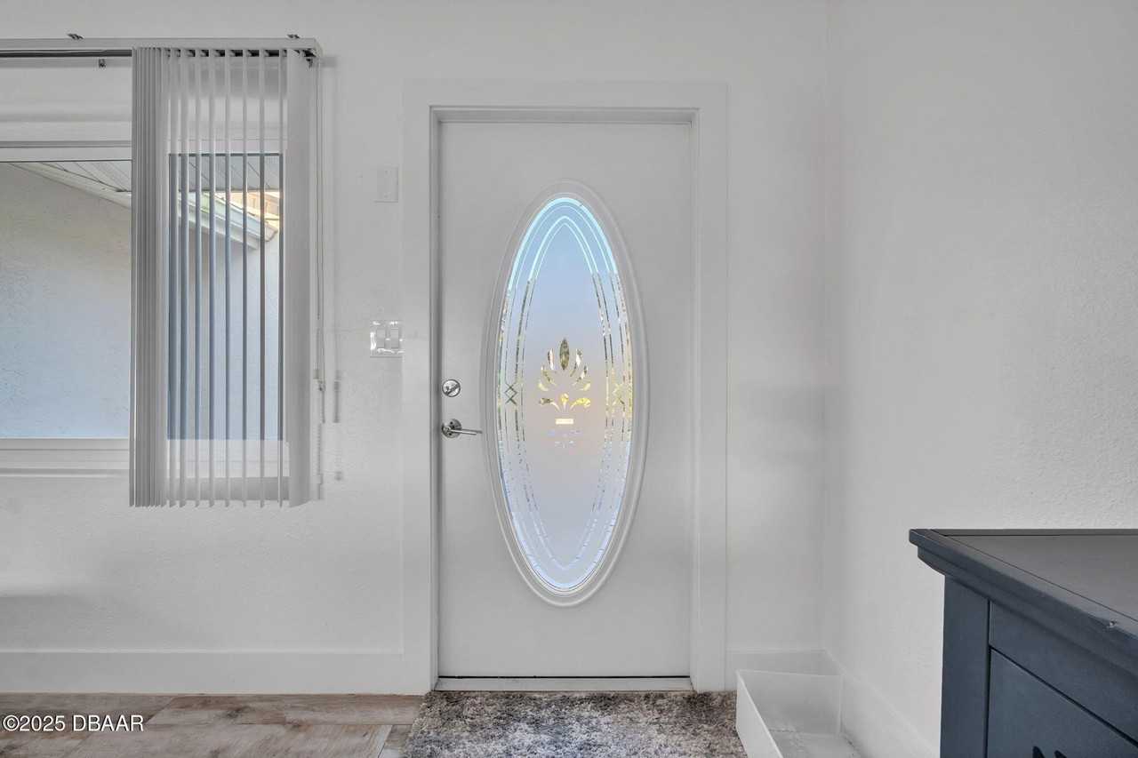 450 Lambert Ave - Photo 6 of 47