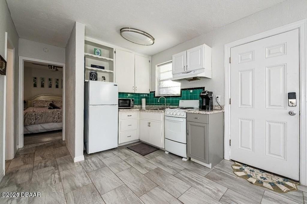 828 N Grandview Ave Apt 1 #1 - Photo 5 of 17