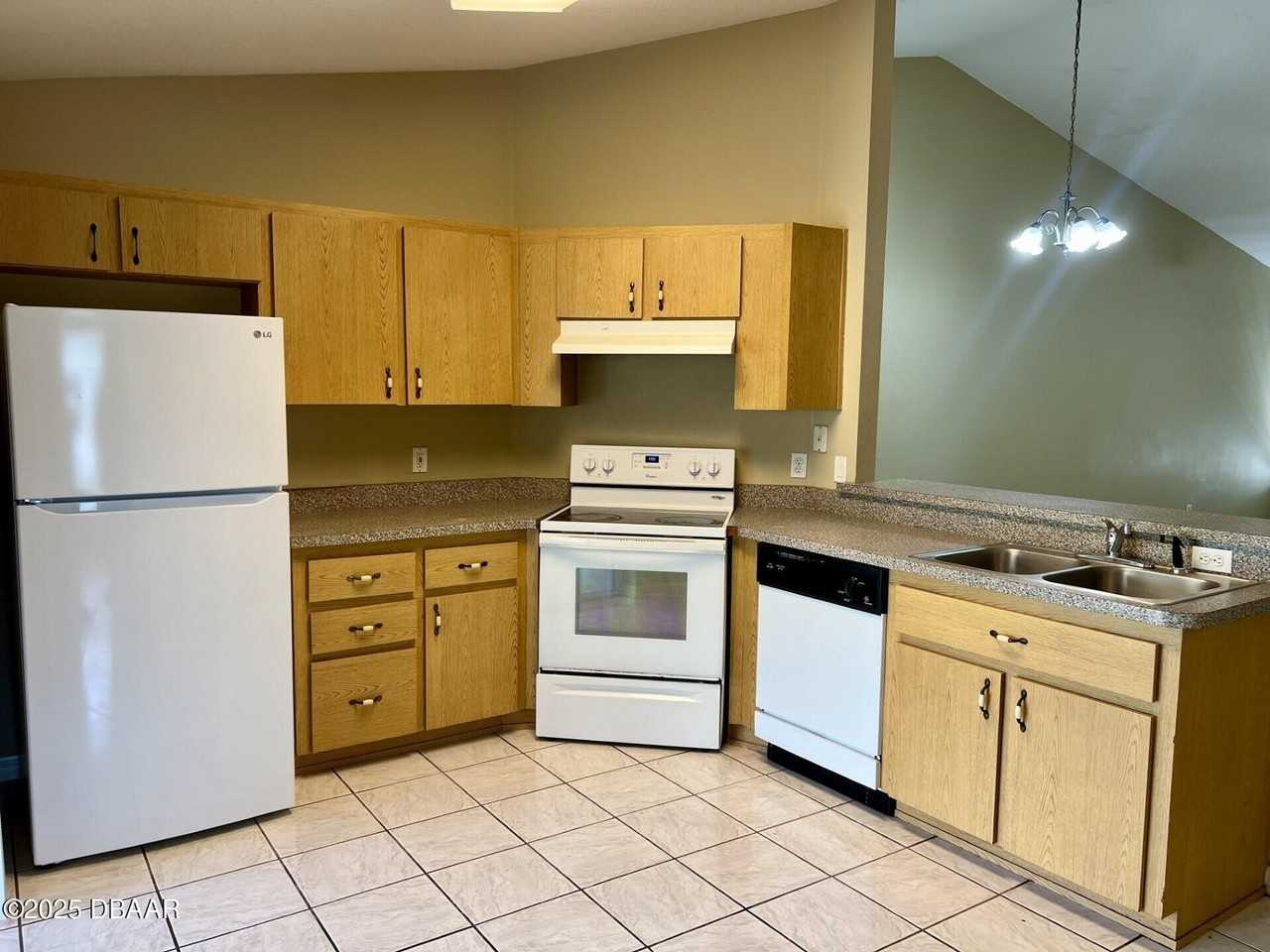 21 Wellwood Lane #A - Photo 3 of 6