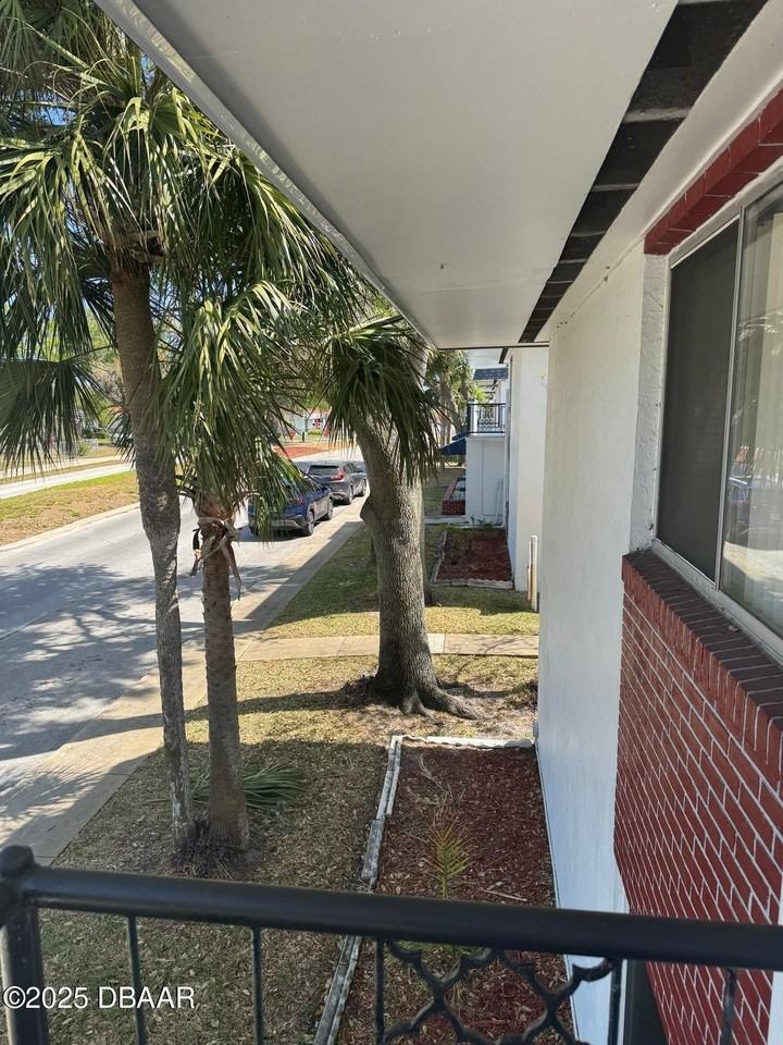 305 Ridge Boulevard #2110 - Photo 3 of 10