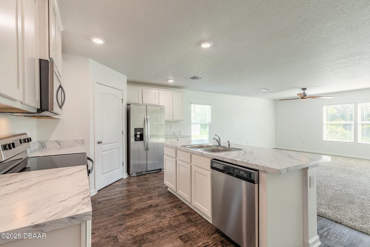 109 Persimmon Dr - Photo 5 of 40