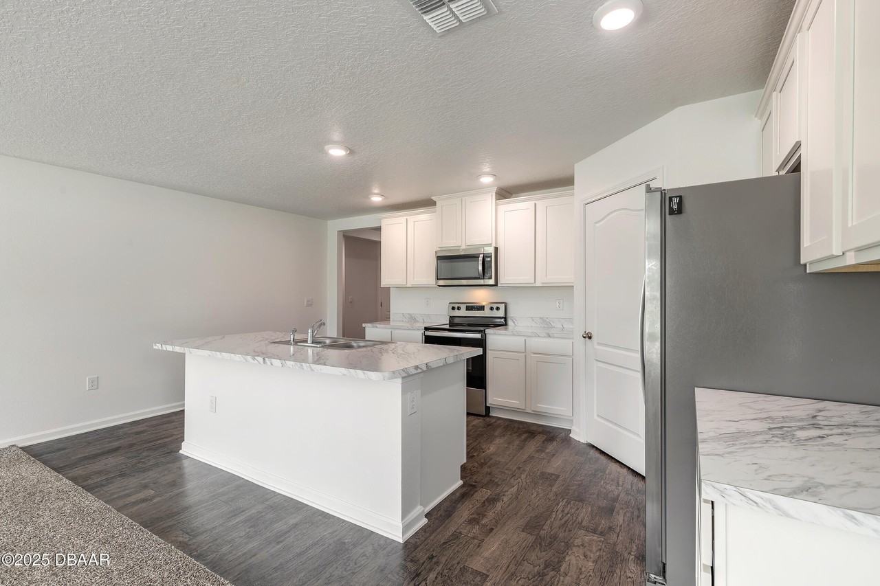 109 Persimmon Dr - Photo 6 of 40