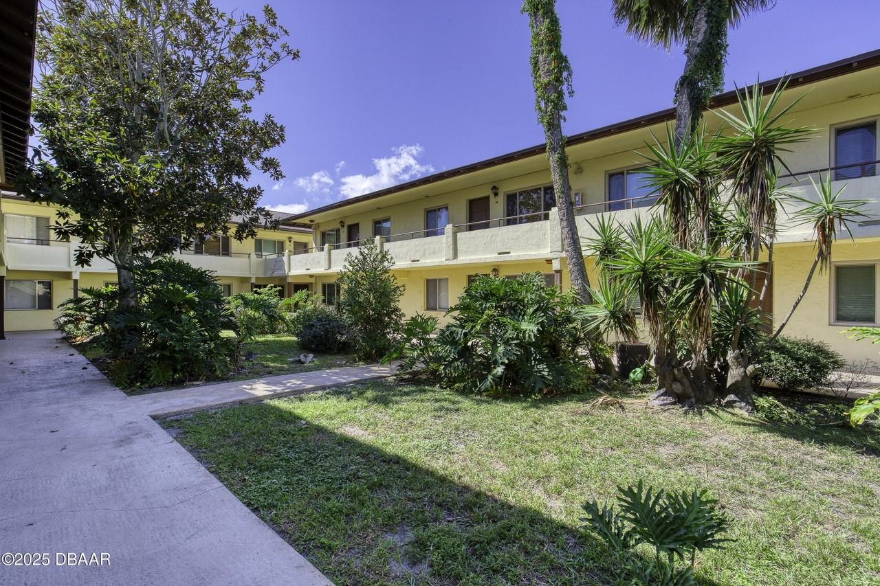 400 Oakridge Blvd Apt 23 #23 - Photo 5 of 23