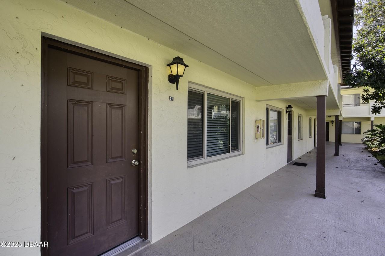 400 Oakridge Blvd Apt 23 #23 - Photo 6 of 23