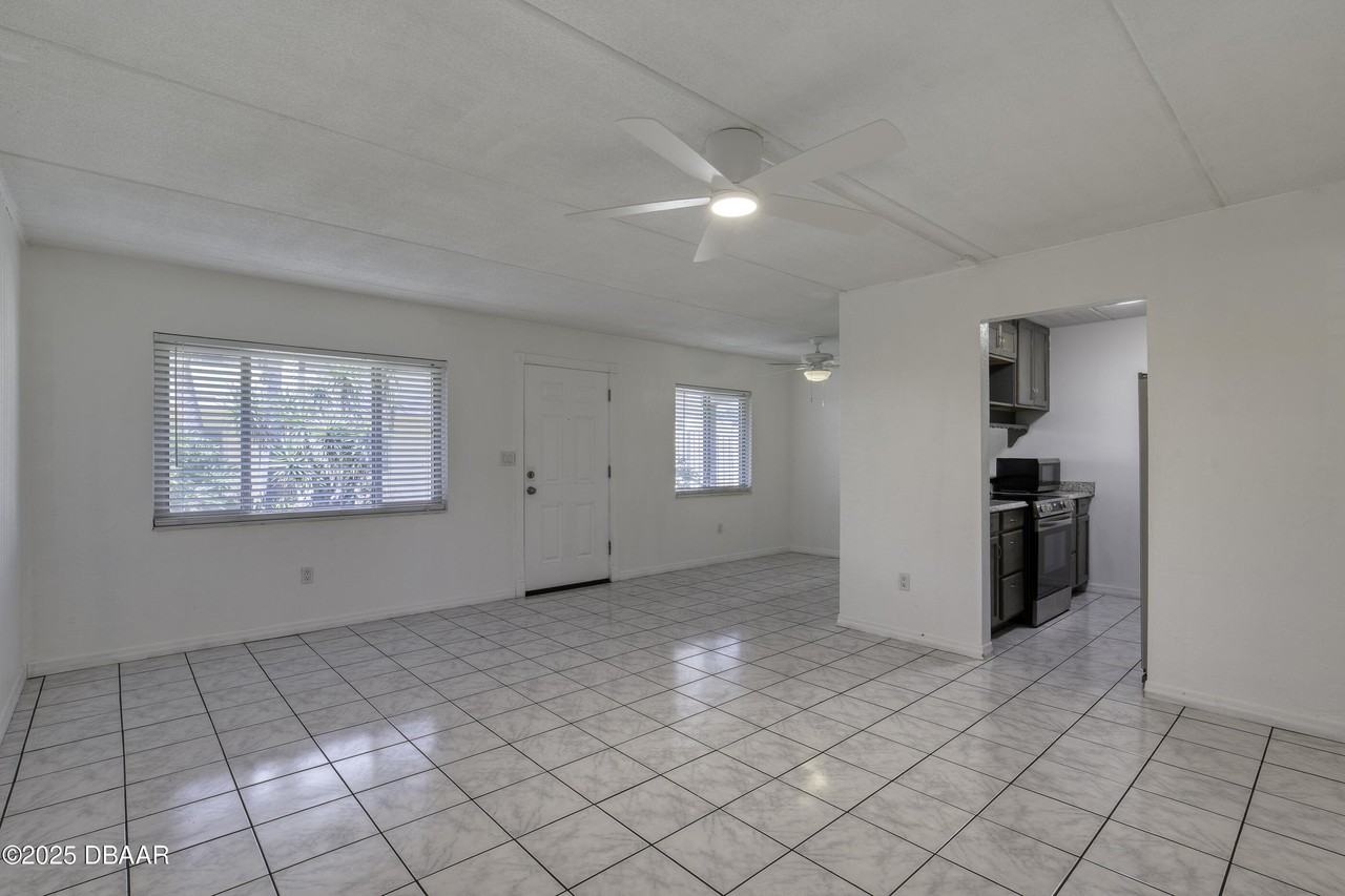 400 Oakridge Blvd Apt 23 #23 - Photo 7 of 23