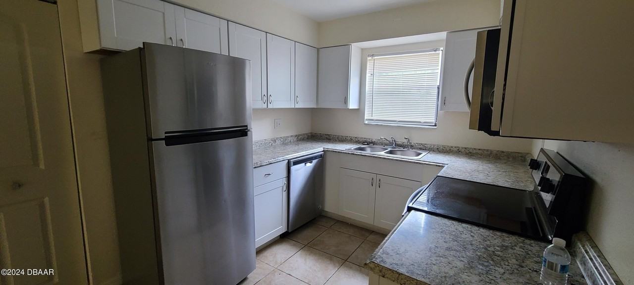 1030 4th St Apt 3 #3 - Photo 4 of 10