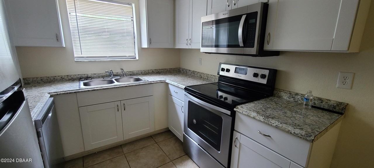 1030 4th St Apt 3 #3 - Photo 5 of 10