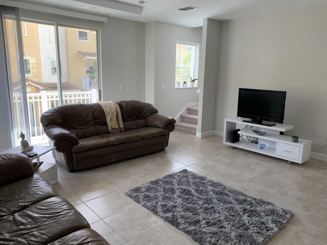 1296 Bolton Place - Photo 5 of 22