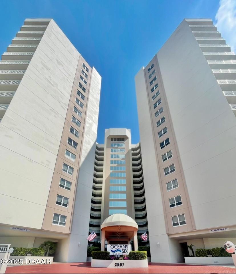 2967 S Atlantic Ave Apt 702 #702 - Photo 4 of 27