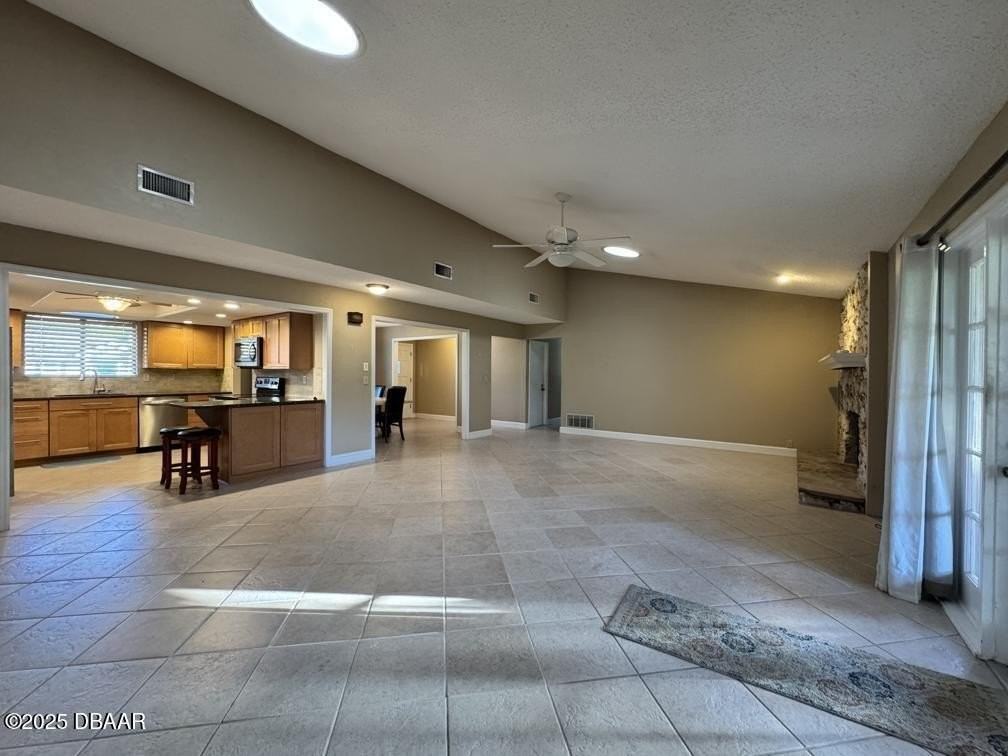 653 Pelican Bay Dr - Photo 5 of 27