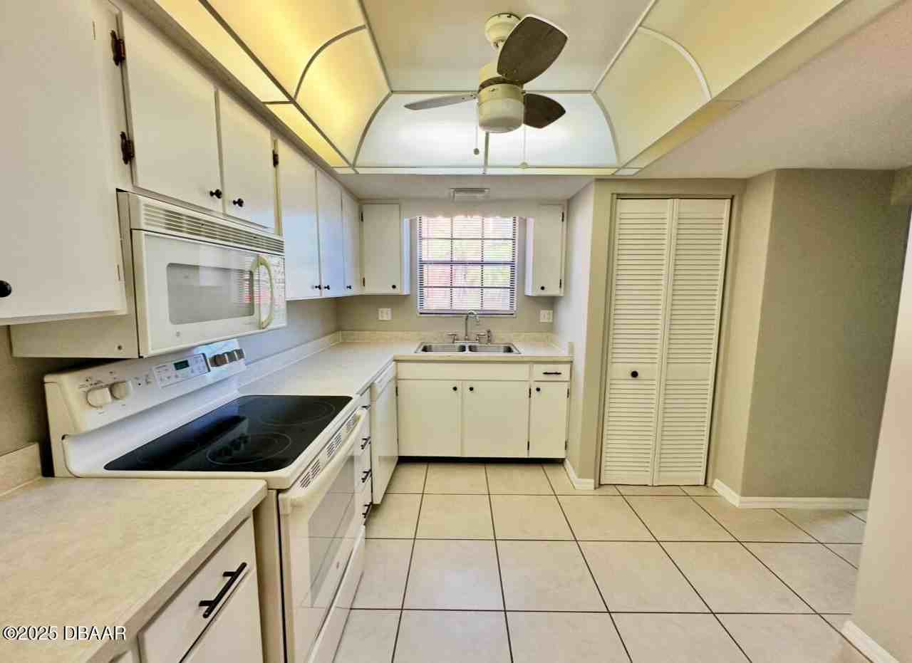 2250 South Palmetto Avenue #J3 - Photo 5 of 20