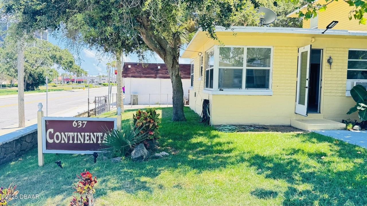 637 N Oleander Ave Apt 8 #8 - Photo 5 of 22