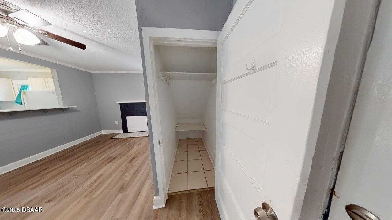 831 N Oleander Ave - Photo 2 of 28