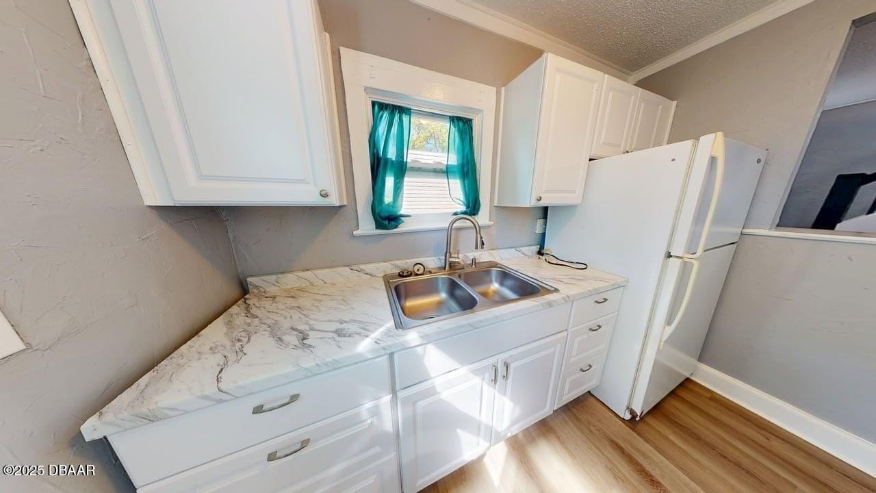 831 N Oleander Ave - Photo 5 of 28