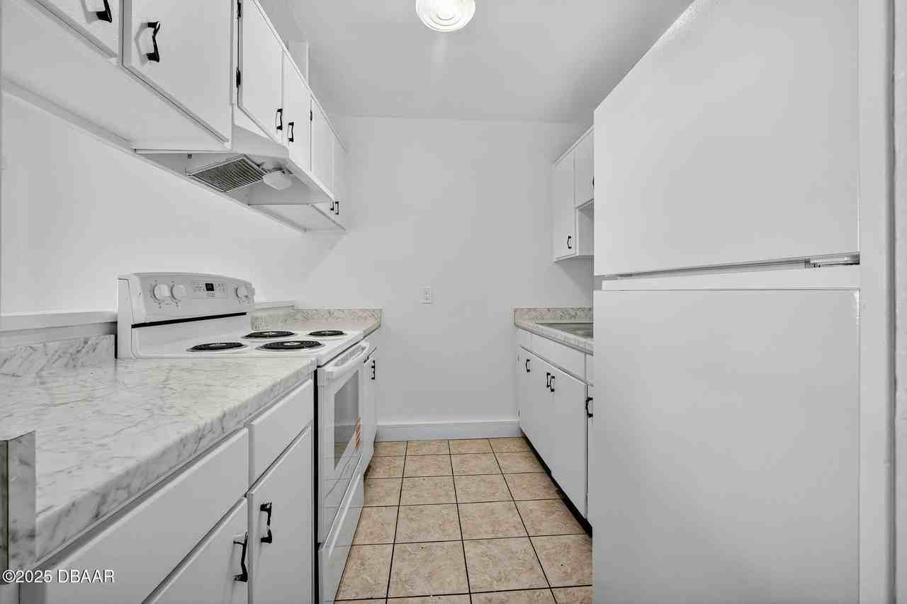 2417 N Oleander Ave - Photo 7 of 18