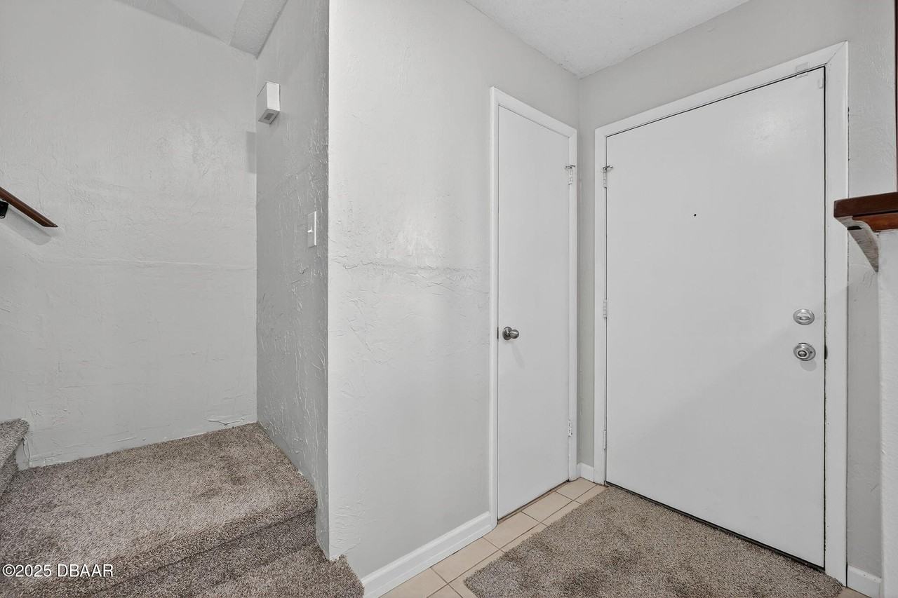 168 W Sandalwood Ct - Photo 3 of 28