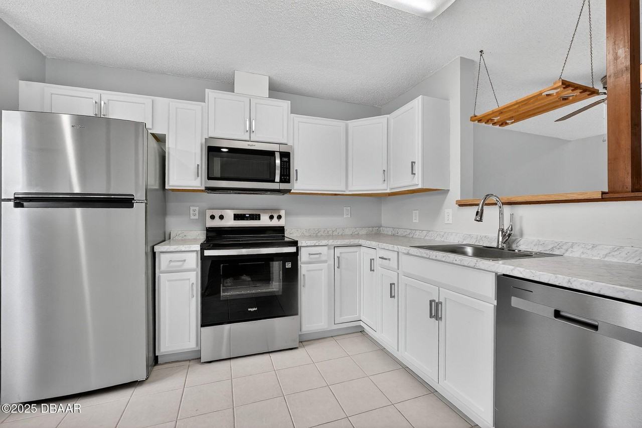 168 W Sandalwood Ct - Photo 5 of 28