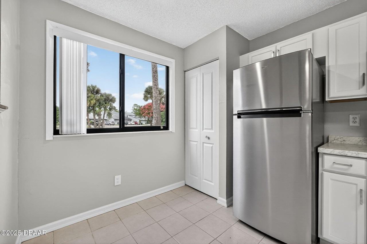 168 W Sandalwood Ct - Photo 6 of 28