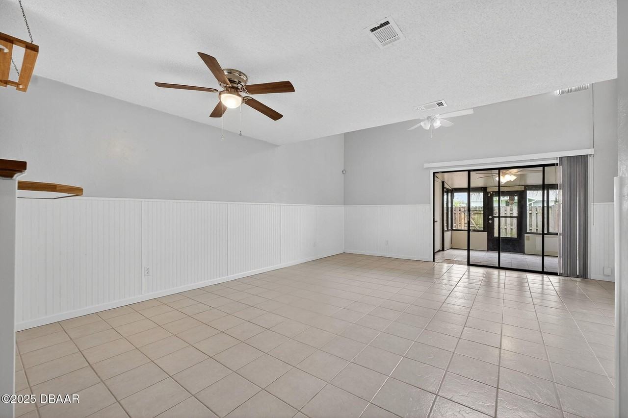 168 W Sandalwood Ct - Photo 7 of 28