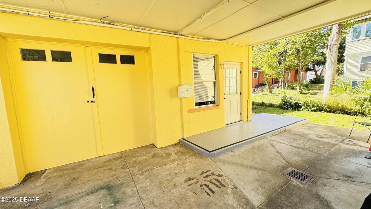 212 Glenview Boulevard - Photo 2 of 17