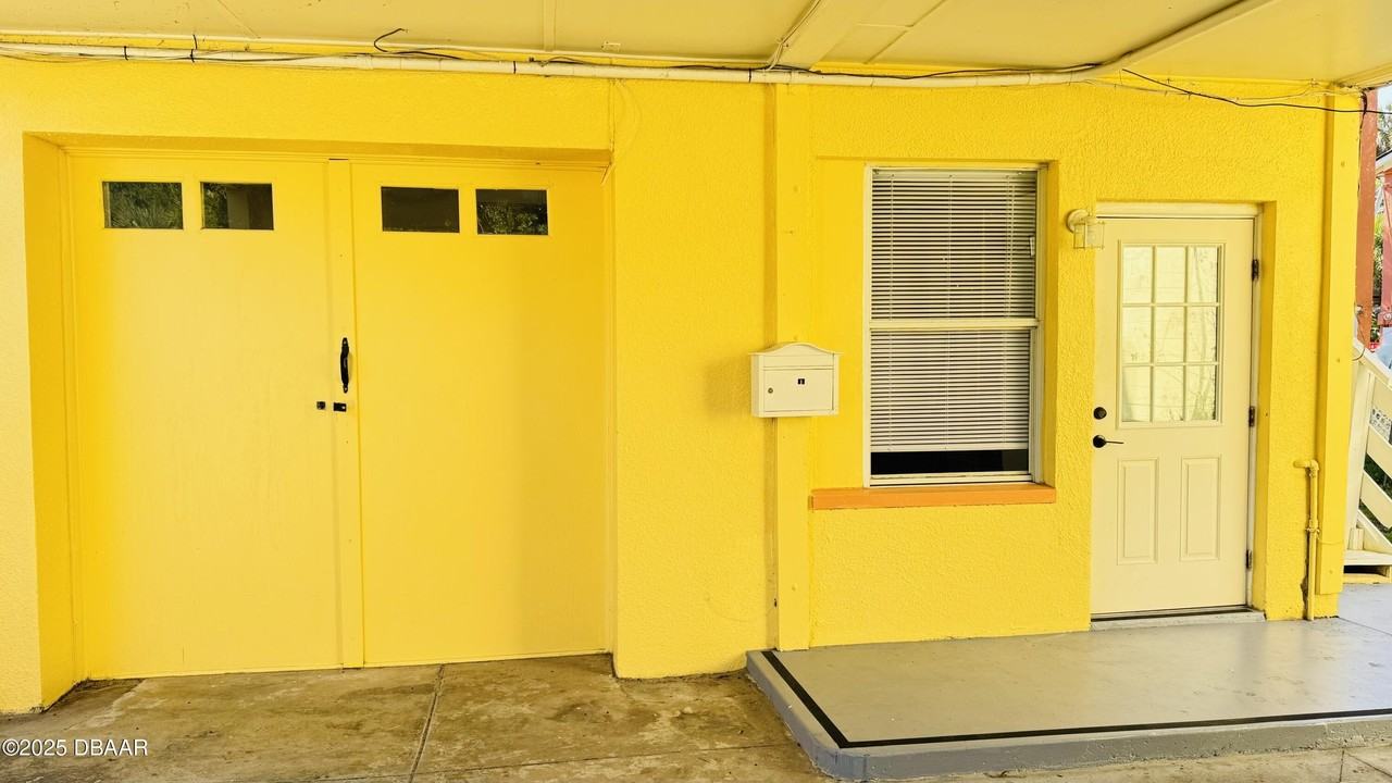 212 Glenview Boulevard - Photo 3 of 17