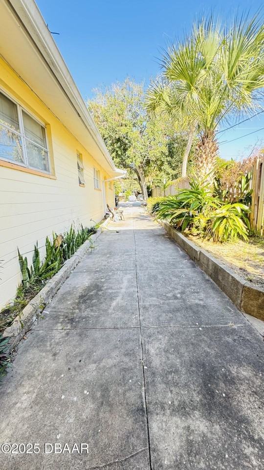 212 Glenview Boulevard - Photo 4 of 17