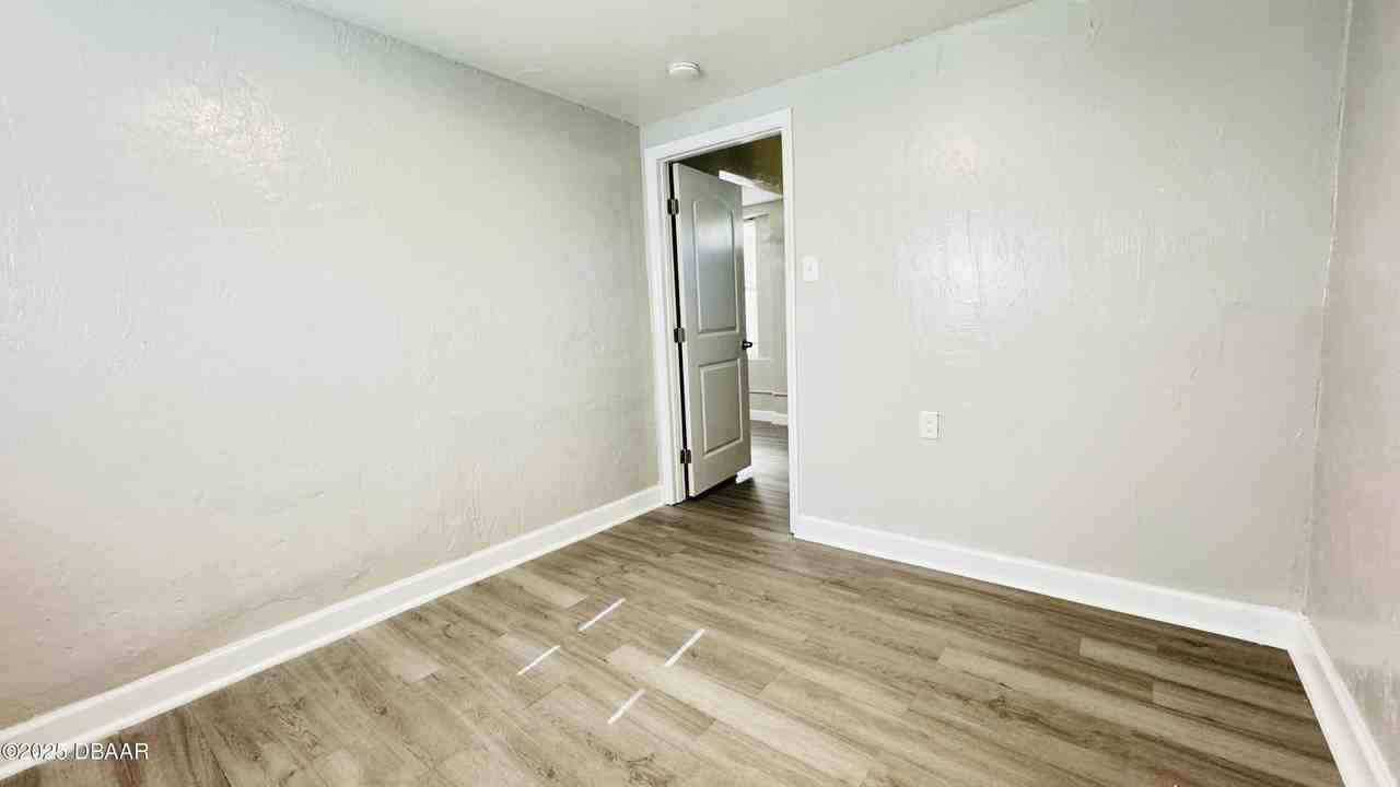 212 Glenview Boulevard - Photo 5 of 17