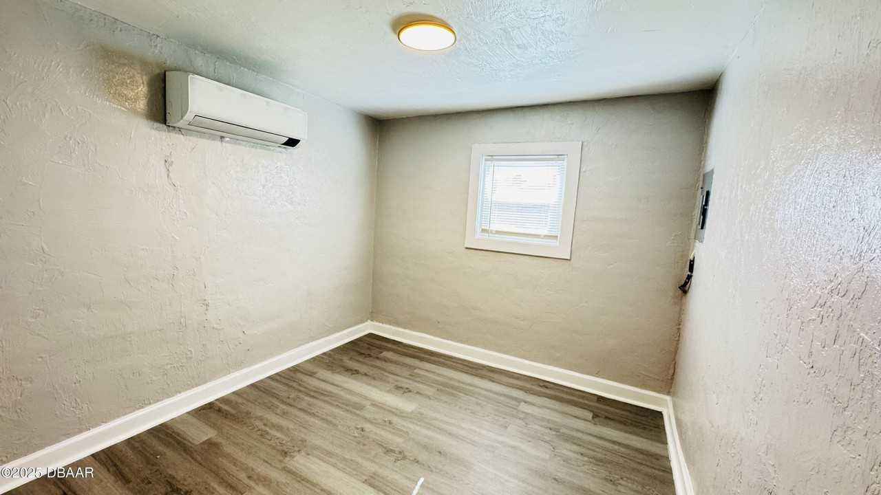 212 Glenview Boulevard - Photo 6 of 17