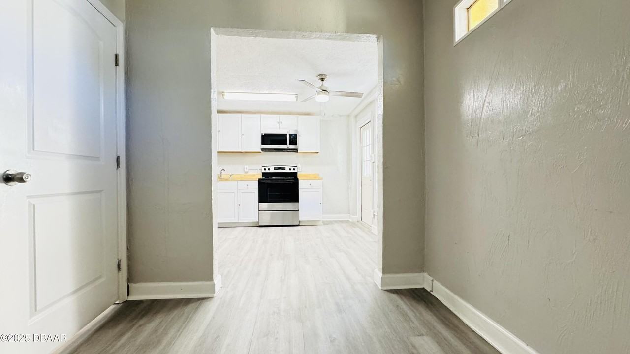 212 Glenview Boulevard - Photo 7 of 17