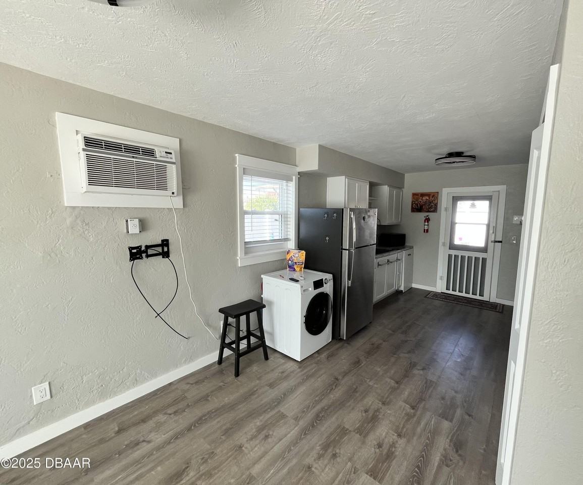 515 Frances Terrace - Photo 4 of 17