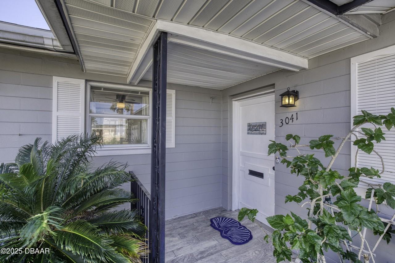 3041 N Oleander Ave - Photo 2 of 48