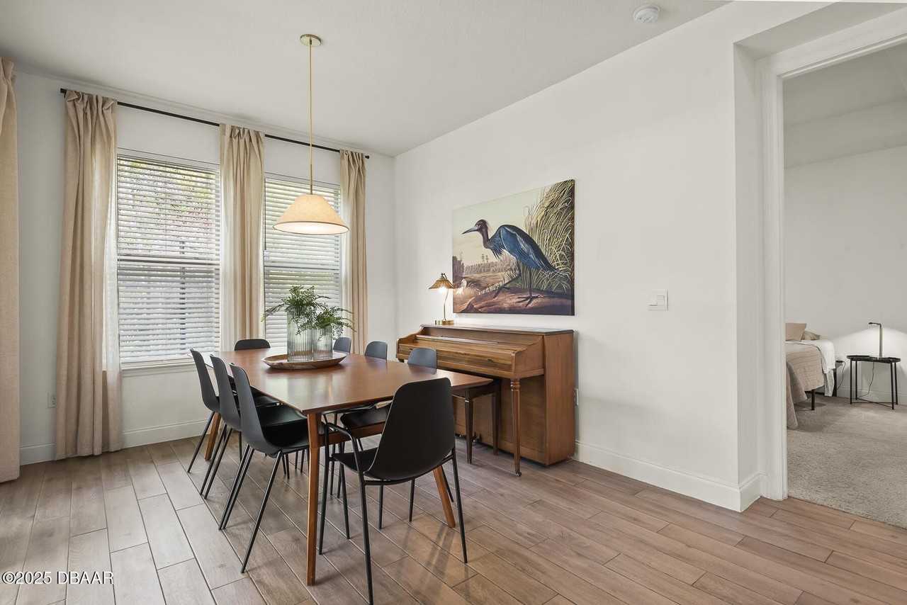 2853 Monaghan Dr - Photo 5 of 47