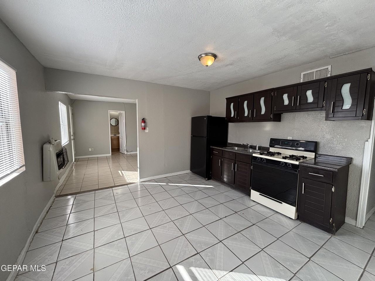 14260 Montana Ave Apt 5 #5 - Photo 5 of 11