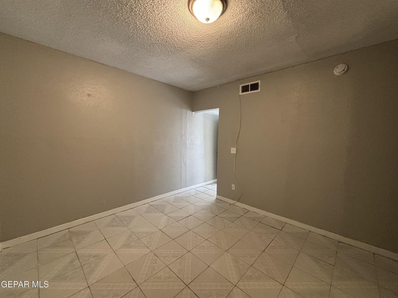 14260 Montana Ave Apt 5 #5 - Photo 7 of 11