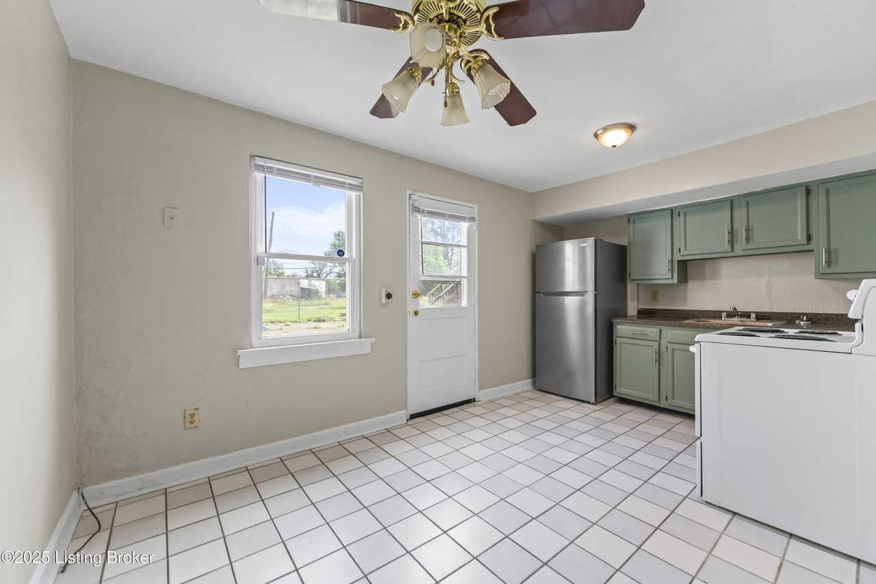 1529 Anderson Street - Photo 5 of 15