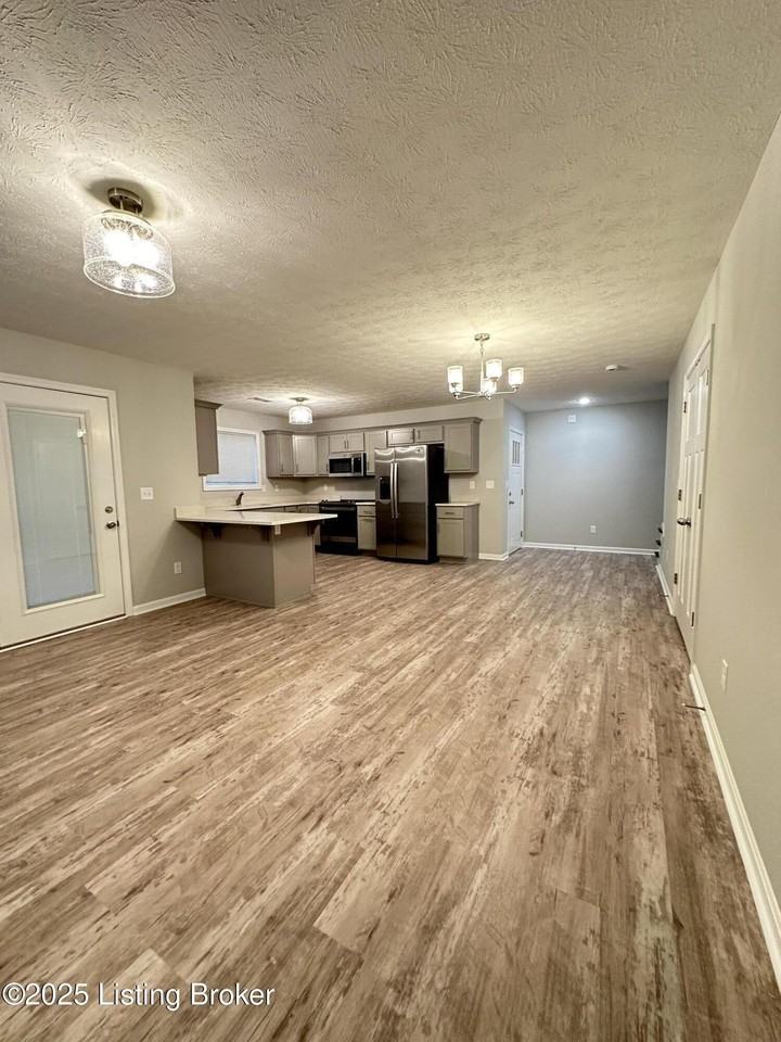 514 Eagle Pointe Drive - Photo 3 of 6